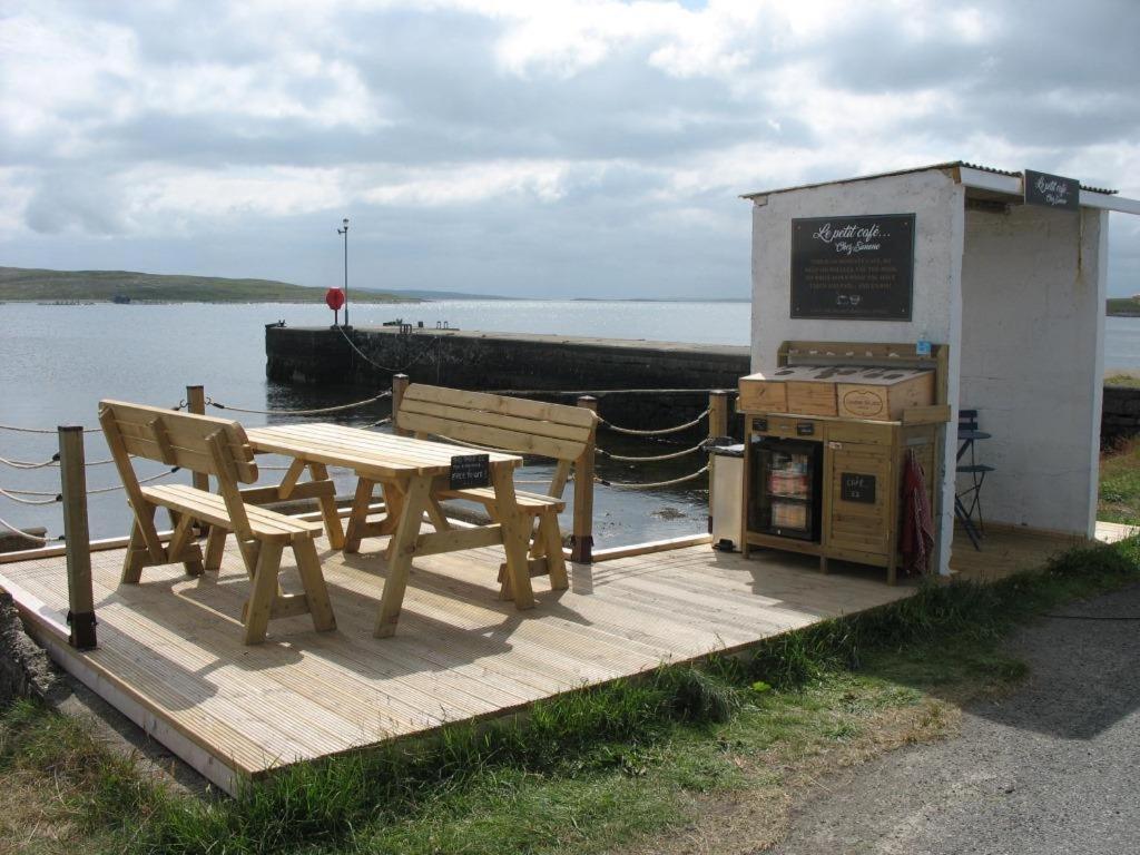 The Uyeasound Old Pier Cottage Belmont  Extérieur photo